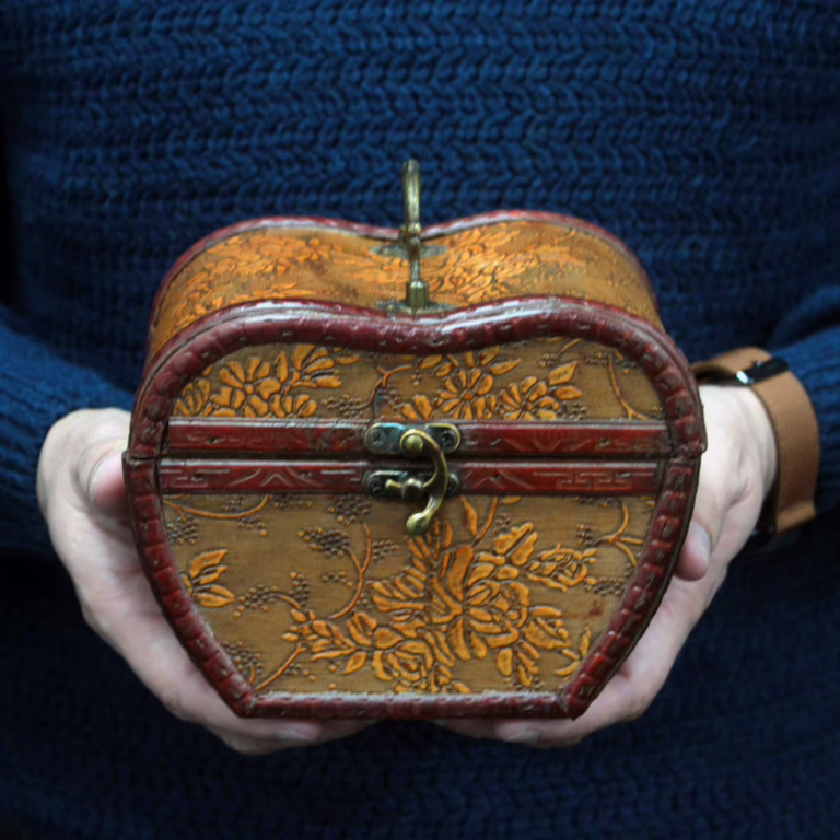 Apple-1920s-Style-Box