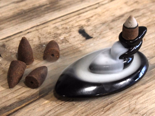 Aromatica Backflow Røkelseskjegler - Nag Champa - Bilde 3