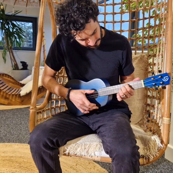 Håndlaget Ukulele - Blue Sunburst-Finish (4 Strenger) - Bilde 6