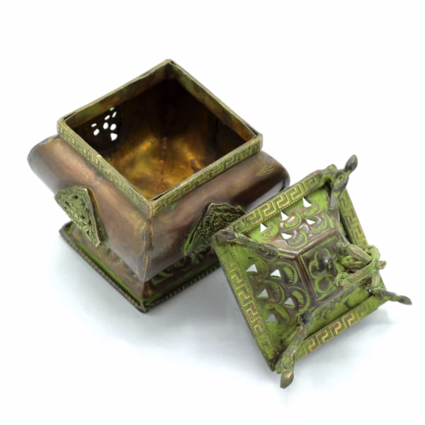 Quemador De Incienso Tibetano De Laton - Olla De Pie Cuadrada Con Cuatro Simbolos - Imagen 3