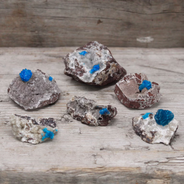 Cavensite-with-Metrics-30-40mm