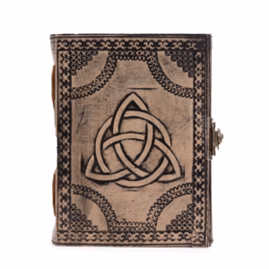 Circle Triquetra - Esoterisk Notatbok - Red Tan - 200 Sider Søm i Kanten - 17,5x12,5x3cm