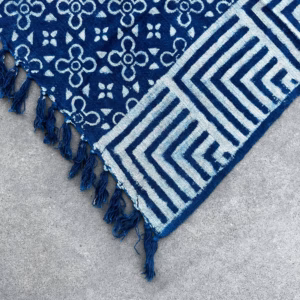 Håndlaget Indigo Pledd - 170x120cm - Kasba Tiles