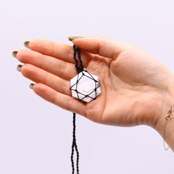 Hexagonanheng med Snørte Edelstener - Hvit Howlite - Bilde 2