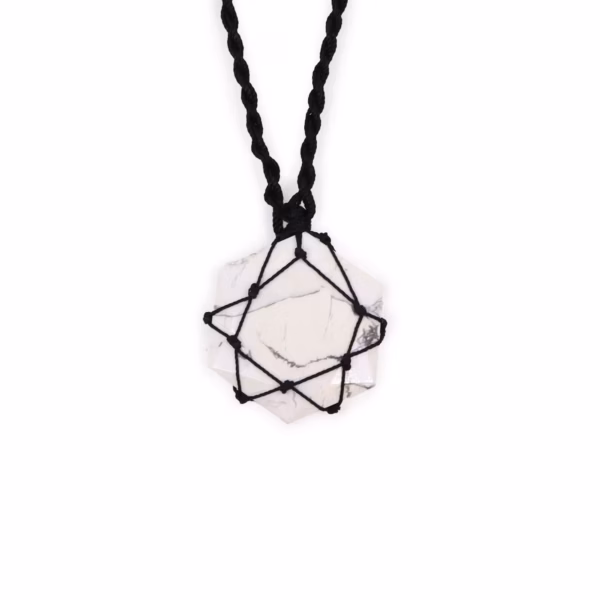 Hexagonanheng med Snørte Edelstener - Hvit Howlite