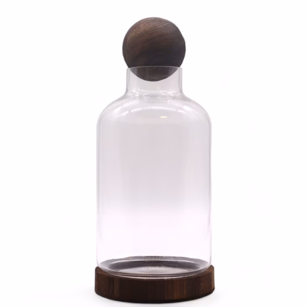 Großes Terrarium Mit Kugeldeckel Auf Dunklem Tungholz – 16 X 32 Cm