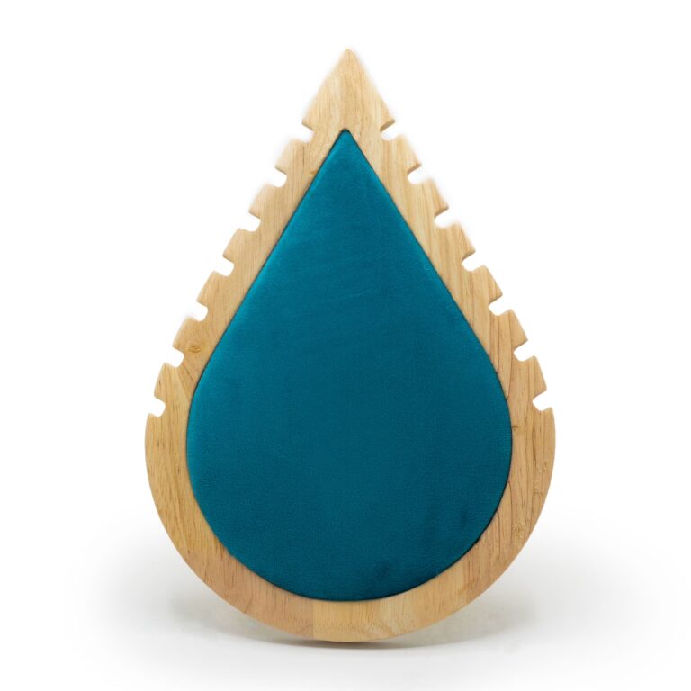 Large-Teardrop-Necklace-Display-26x18cm