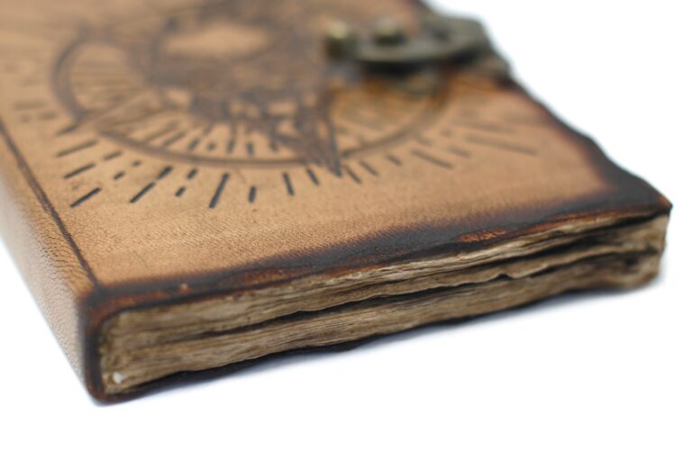 Leather-Pentagon-Skull-with-Burns-Detail-Notebook-18x13-cm