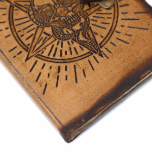 Ledernotizbuch - Pentagramm & Totenkopf - 18x13cm