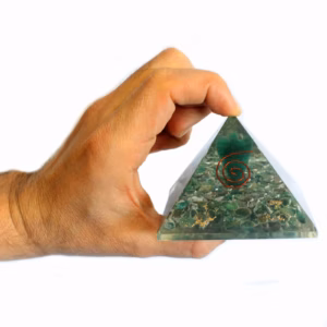 Lrg Orgonite Pirámide 70mm - Angelo