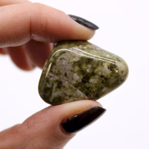 Pose med 12 Mellomstore Afrikanske Tromlede Stener - Epidote Snowflake - Bilde 2