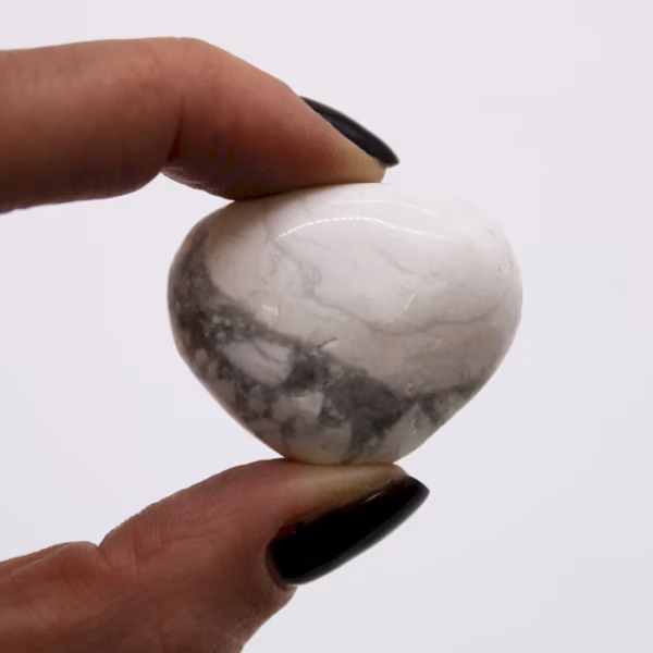 Pose med 12 Mellomstore Afrikanske Tromlede Stener - Hvit Howlite - Magnesitt - Bilde 2