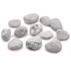Pose med 12 Mellomstore Afrikanske Tromlede Stener - Hvit Howlite - Magnesitt