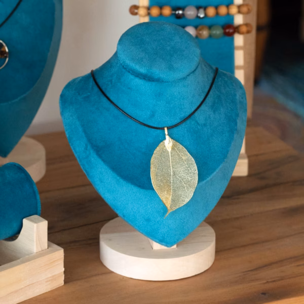 Medium Necklace Display  18x14cm - Image 5