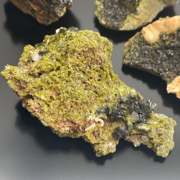 Mineralprøver - Epidot (Ca. 10 Stykker) - Bilde 8