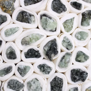 Minerale Exemplaren - Klein Pryniet - Ca. 34 - 79 Stuks