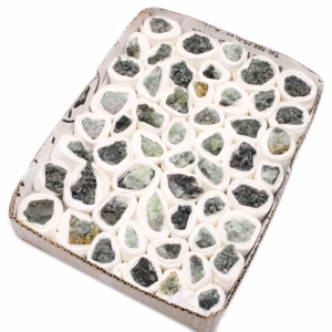 Minerale Exemplaren - Klein Pryniet - Ca. 34 - 79 Stuks