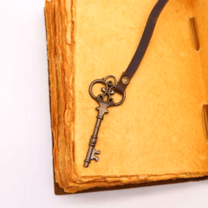 Cuaderno de Cuero Oscuro con Llave