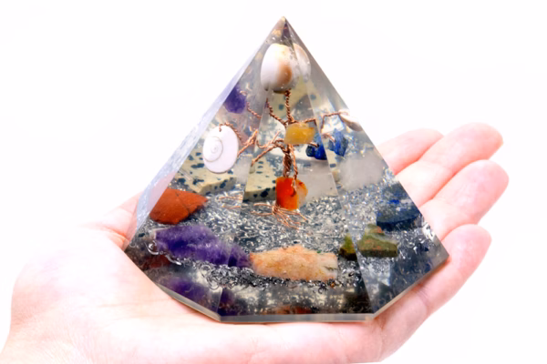 Orgonitt 7-Sidig Pyramide - Visdomstre Av Edelstener - 90 mm - Bilde 2