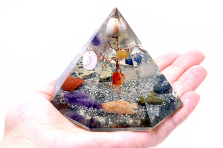 Orgonite-7-sided-Pyramid-Gemstone-Wisdom-Tree-90-mm