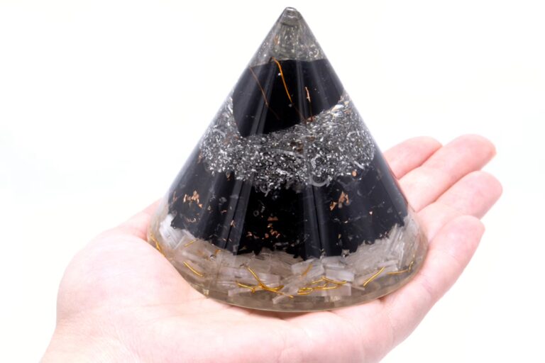 Orgonite-Cone-Selenite-and-Black-Toumaline-Copper-90-mm