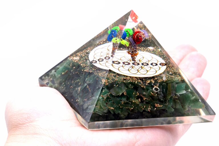 Orgonite-Pyramid-Green-Acewnturine-nd-Flower-of-Life-70-mm