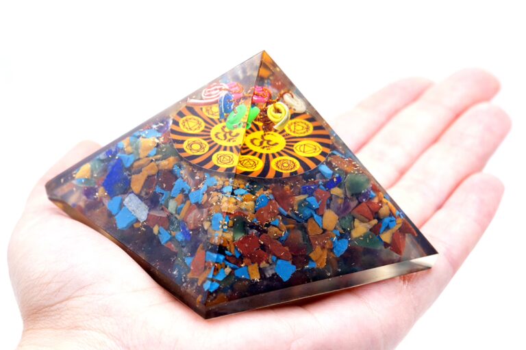 Orgonite-Pyramid-Om-Chakra-70-mm