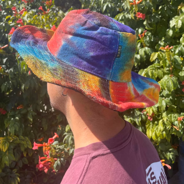 Festivalhatt med Lapper Og Tråder I Hamp Og Bomull - Tiedye - Bilde 2