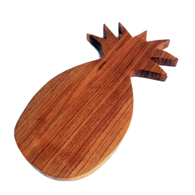 Pineapple-Shaped-Chopping-Board