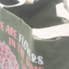 Bedruckte Baumwolltasche - We are Flowers - Olive – Bild 3