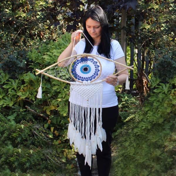 Beskyttelse Drømmefanger - Makrame Evil Eye Blå/Hvit/Sort Stor - Bilde 3
