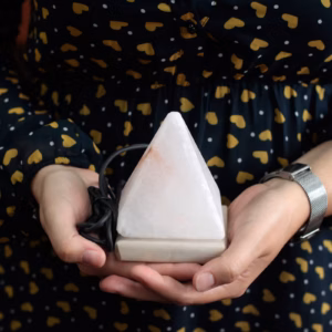 Kvalitets USB Pyramide Hvid Saltlampe - (Multi) - 9cm