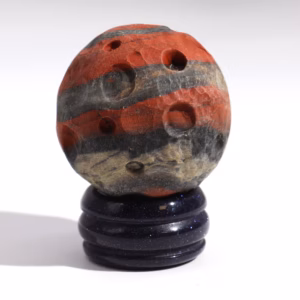 Rød Jaspis Planet på en Sola Goldstone Stander - ( Stander) - 40mm - 30x15mm
