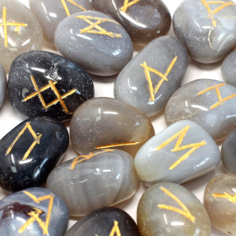 Runes-Stone-Set-in-Pouch-Grey-Agate