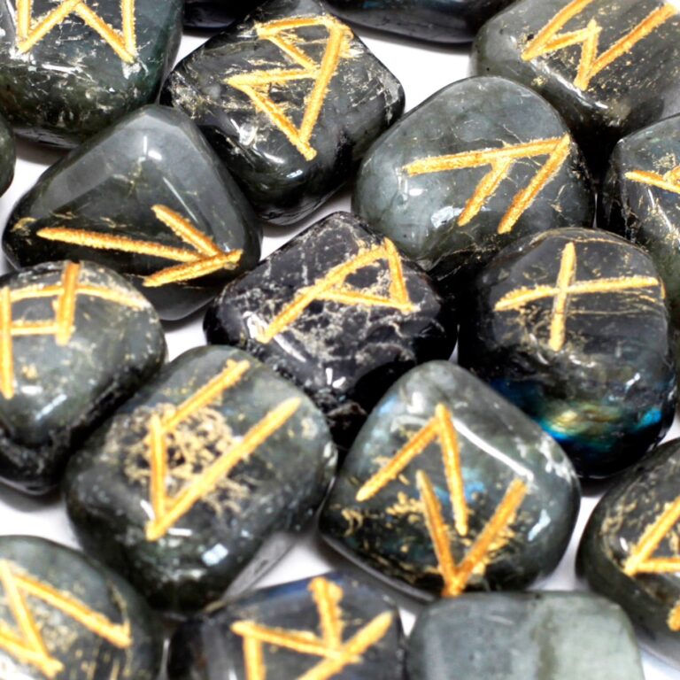 Runes-Stone-Set-in-Pouch-Labradorite