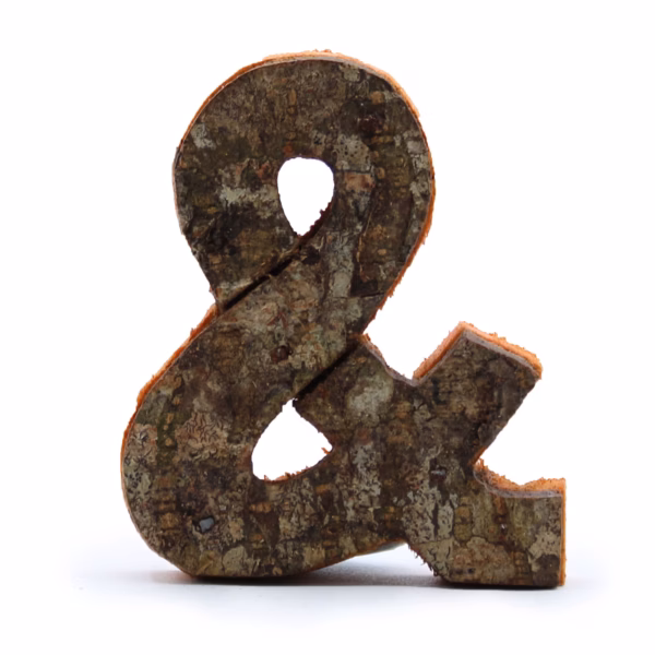 Rustikk Bokstav i Bark - "&" - 7 cm