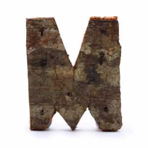 Rustikk Bokstav i Bark - "M" - 7 cm