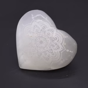 Hjärta av Selenit - Mandala Graverad - 7-8cm