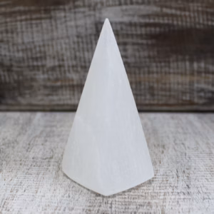 Selenitt Pyramide - 10 cm