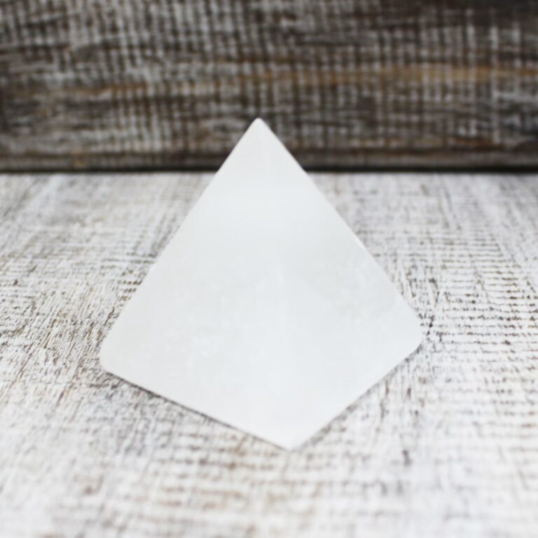 Selenite-Pyramid-5-cm
