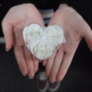 Lot de 3 Roses de Savon Boite Coeur - Blanches