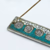 Räucherstäbchenhalter mit 7 Chakren und tibetischem Dekor – Bild 3