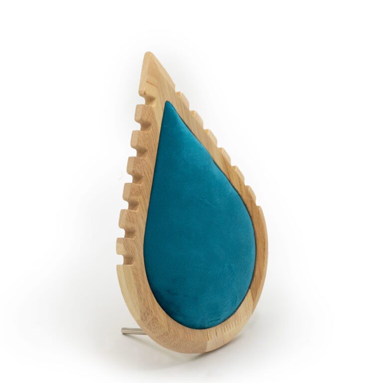 Small-Teardrop-Necklace-Display-19x13cm