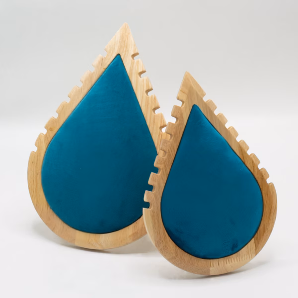 Small Teardrop Necklace Display  19x13cm - Image 3
