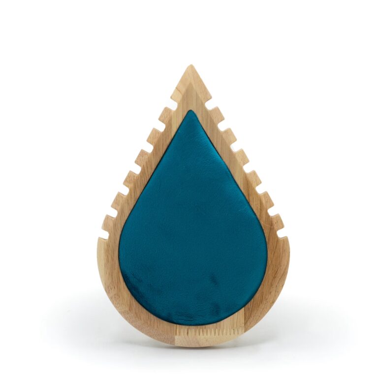Small-Teardrop-Necklace-Display-19x13cm