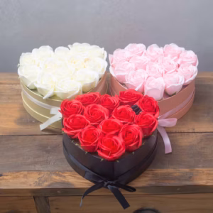 Zeep Bloemen Cadeau Set - 13 Crème Rozen - Hartvorm