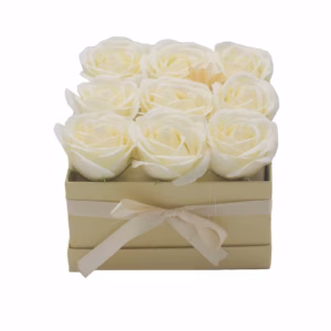 Bouquet Cadeau Fleur de Savon - 9 Roses Crème - Carré