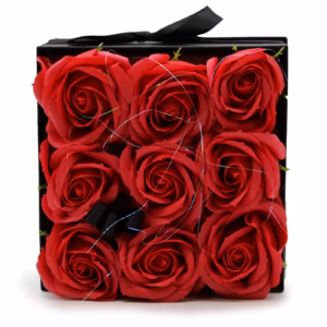 Gåvoset med Tvålblommor - 9 Röda Rosor - Kvadrat