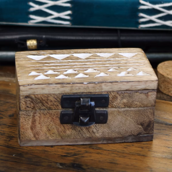 Hvitvasket Trekasse - 3x1,5 Pilleeske med Aztekisk Design - Bilde 3
