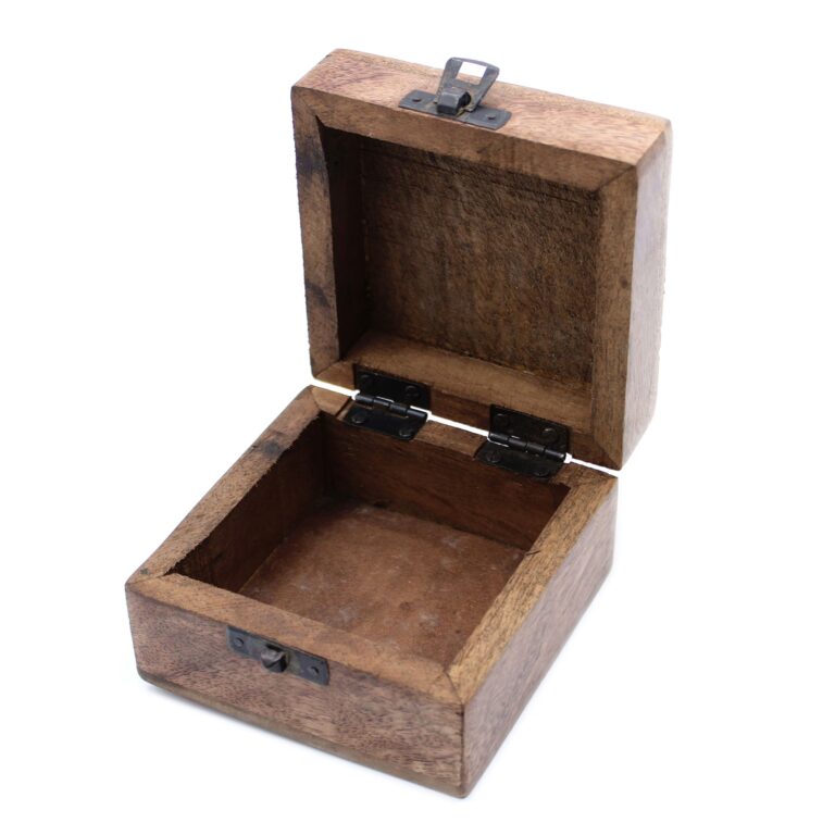 White-Washed-Wooden-Box-4x4-Aztec-Design